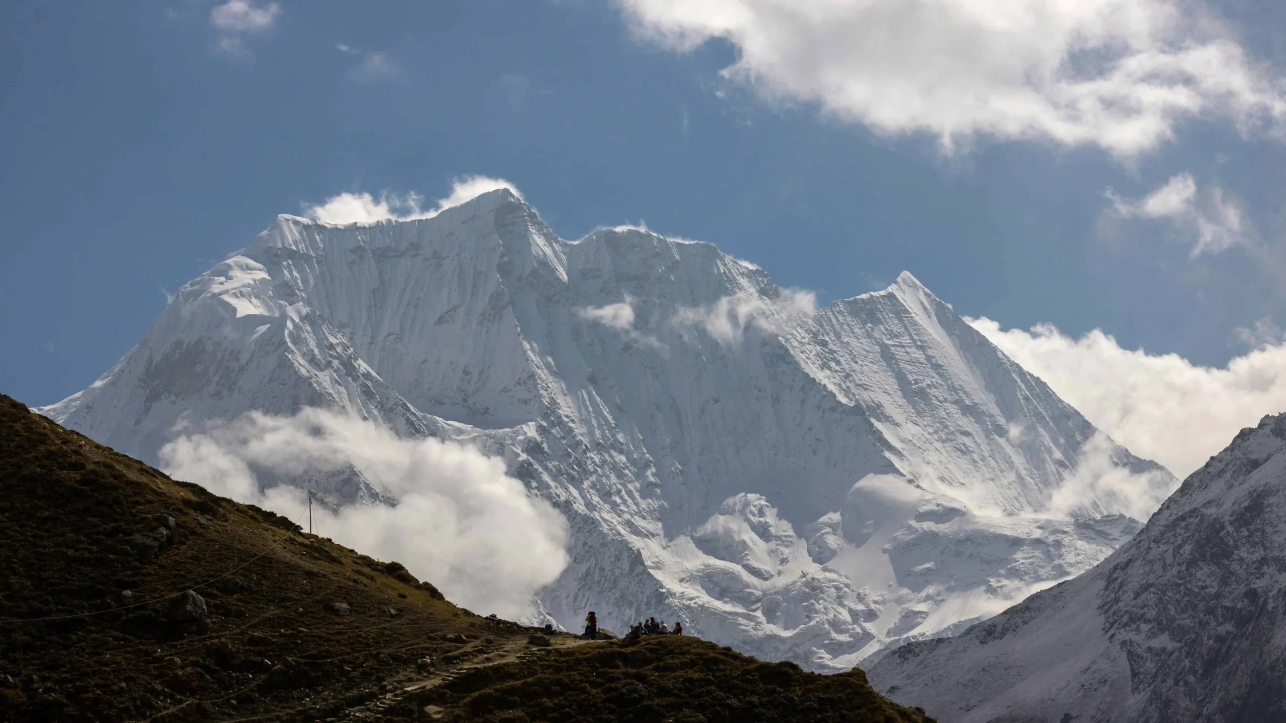 how much does it cost to climb manaslu