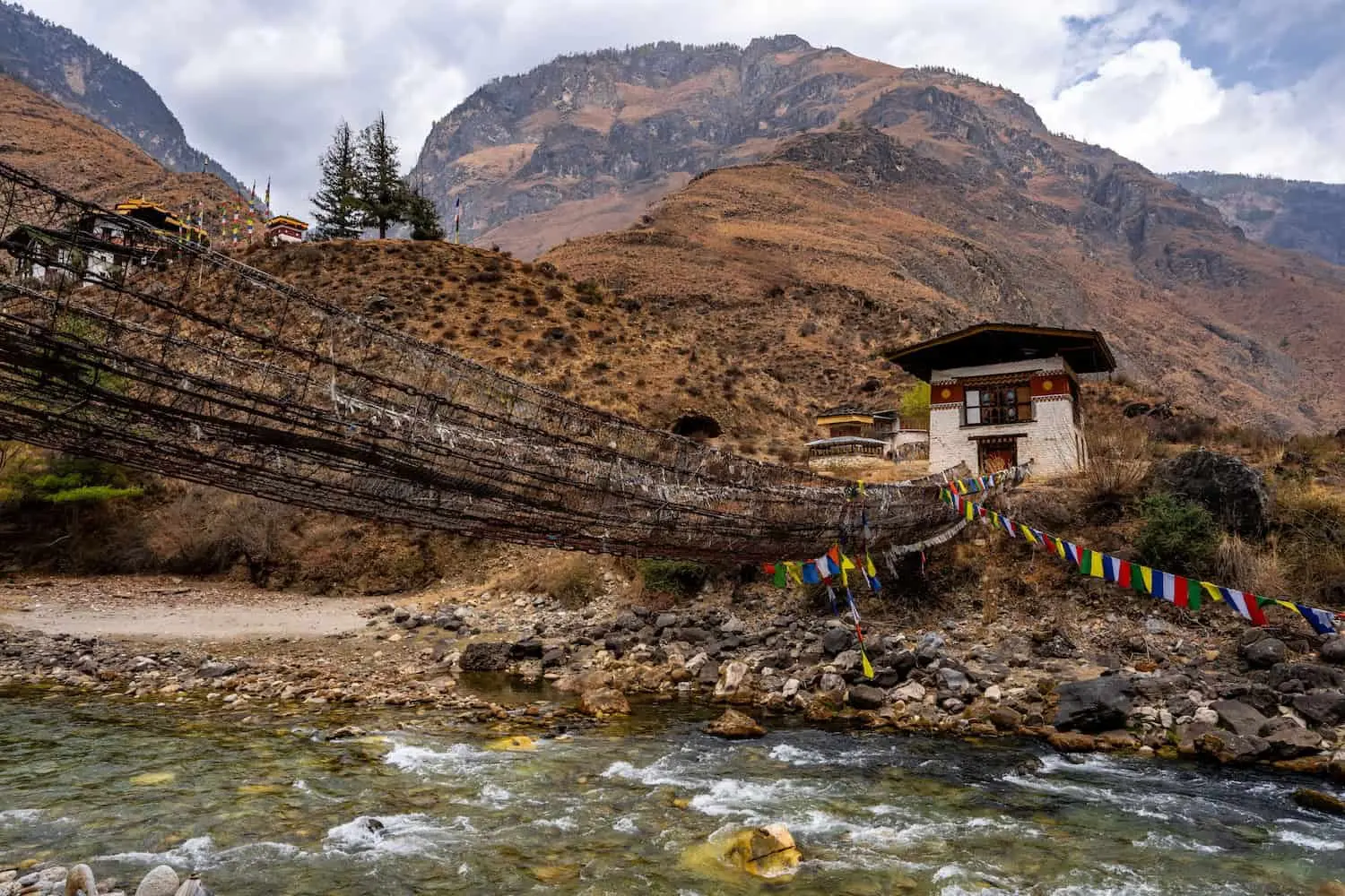 manaslu circuit trek itinerary