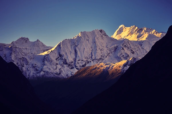 sunlight hitting manaslu
