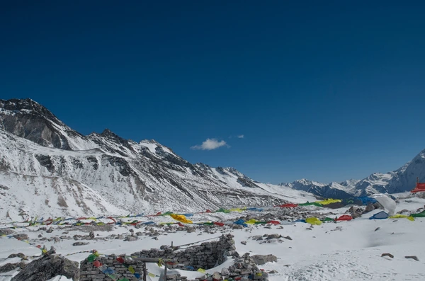 manaslu trek larke pass