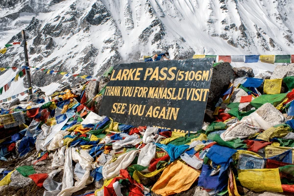 larke pass manaslu signboard
