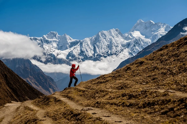 trekker on manaslu circuit trek