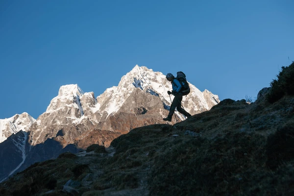 trekker on manaslu trek
