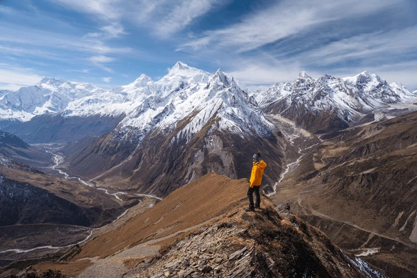 climber in manaslu